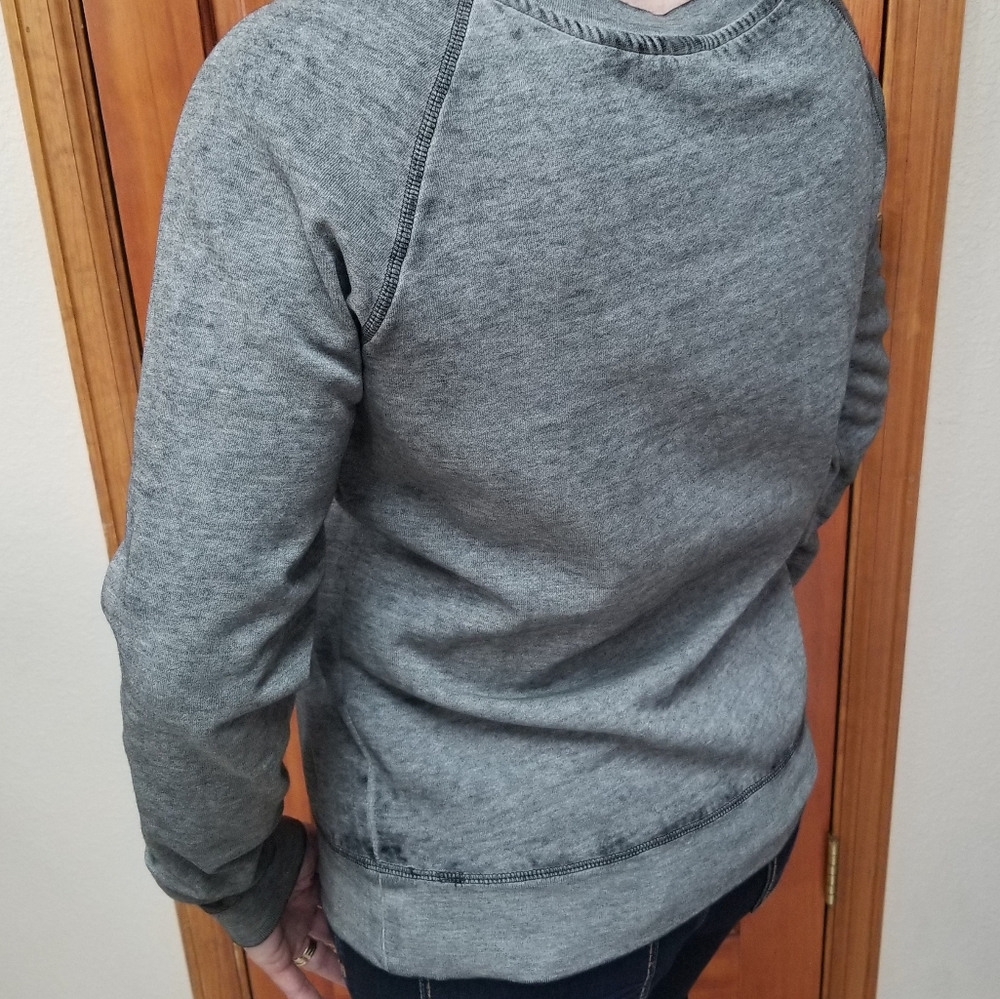 NWT Wyoming sweatshirt - Picture 3 of 4